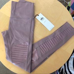 NWT ALO Yoga High waisted Moro leggings